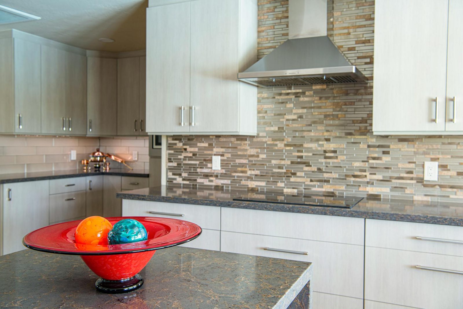 Modern kitchen with quartz countertops illustrating a high-ROI mid-range renovation.
