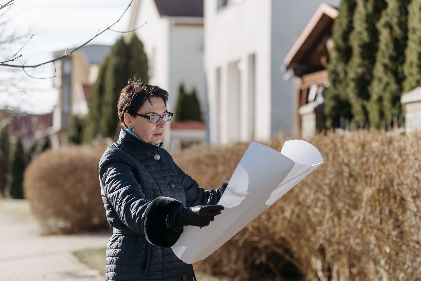 Real estate appraiser evaluating a home's market value