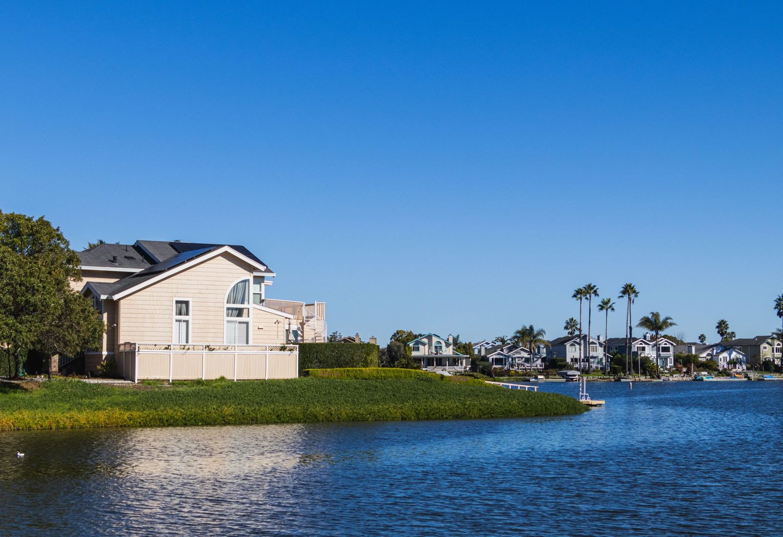 Coastal real estate neighborhood with homes near the water