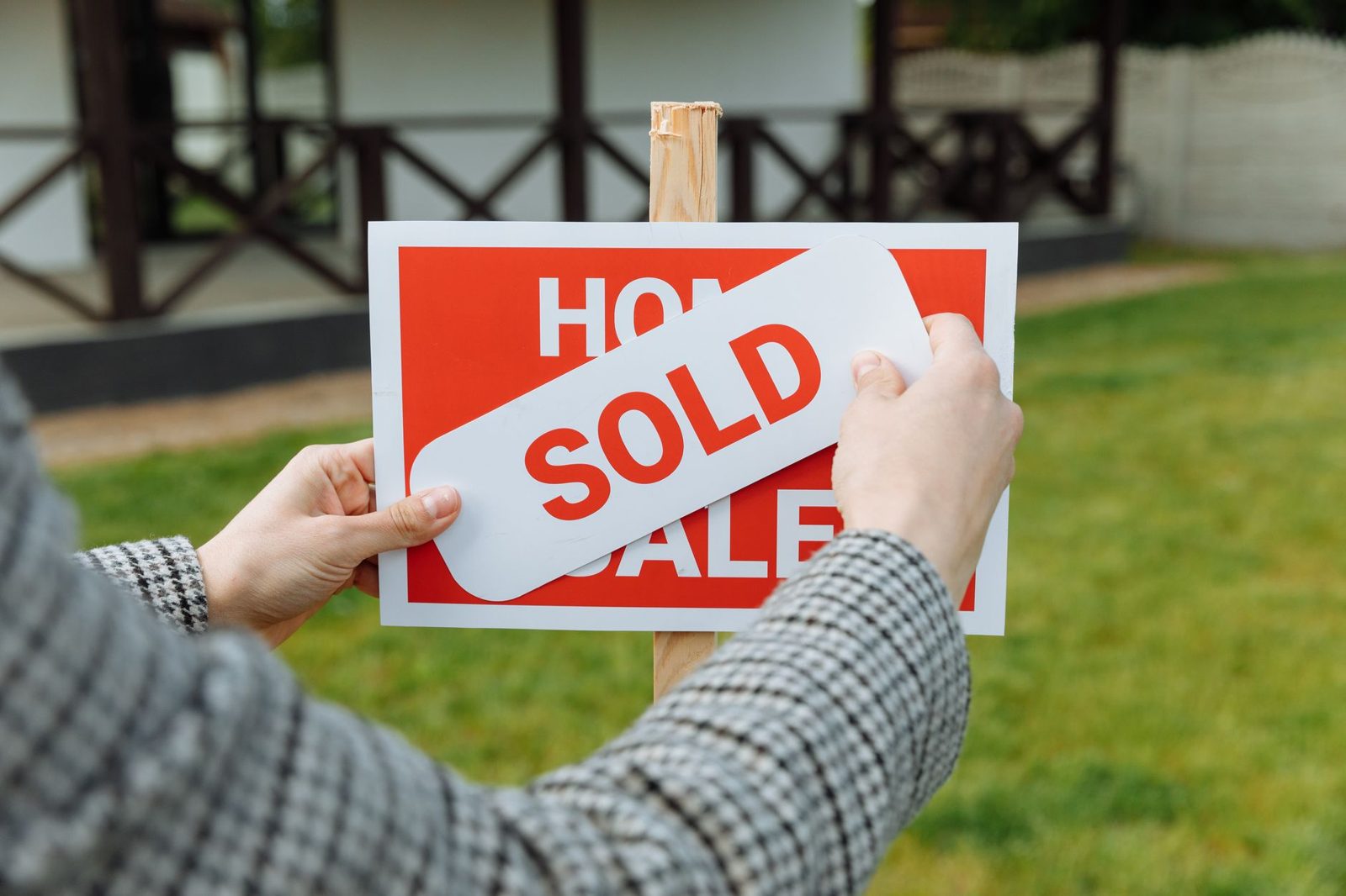 Sold sign in front of a successfully listed and sold home