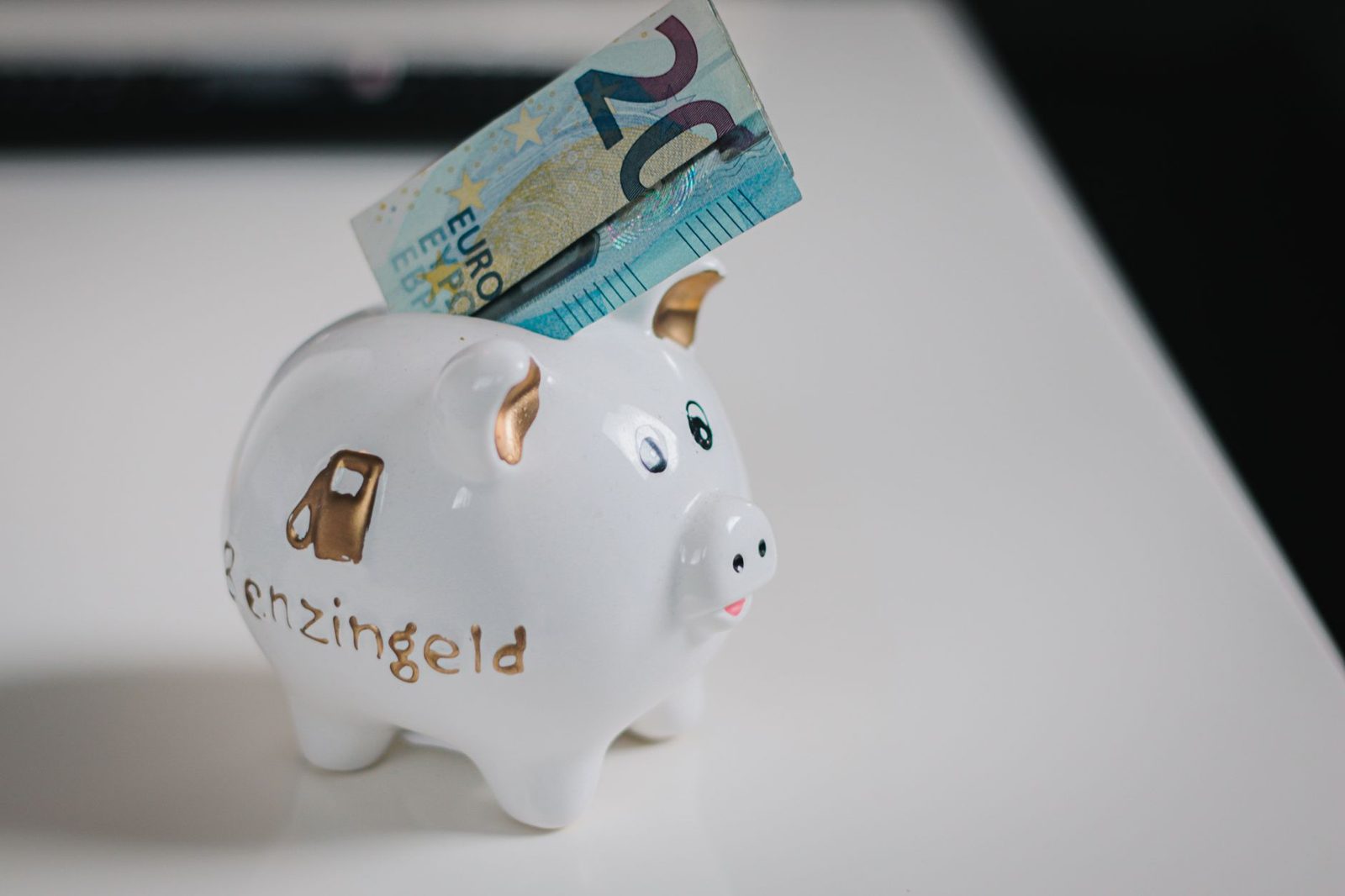 Piggy bank beside small house and car models symbolizing potential insurance bundle savings.